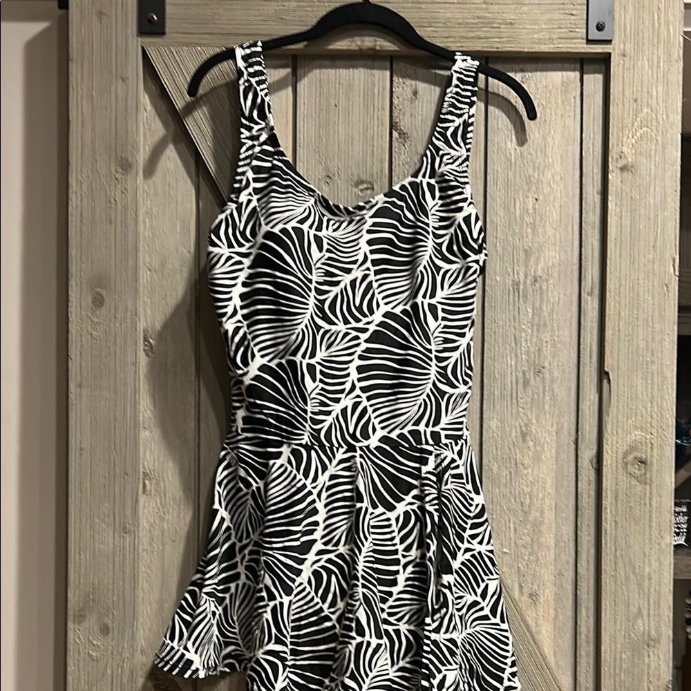 Black and White Leaf Print Women's Swimsuit